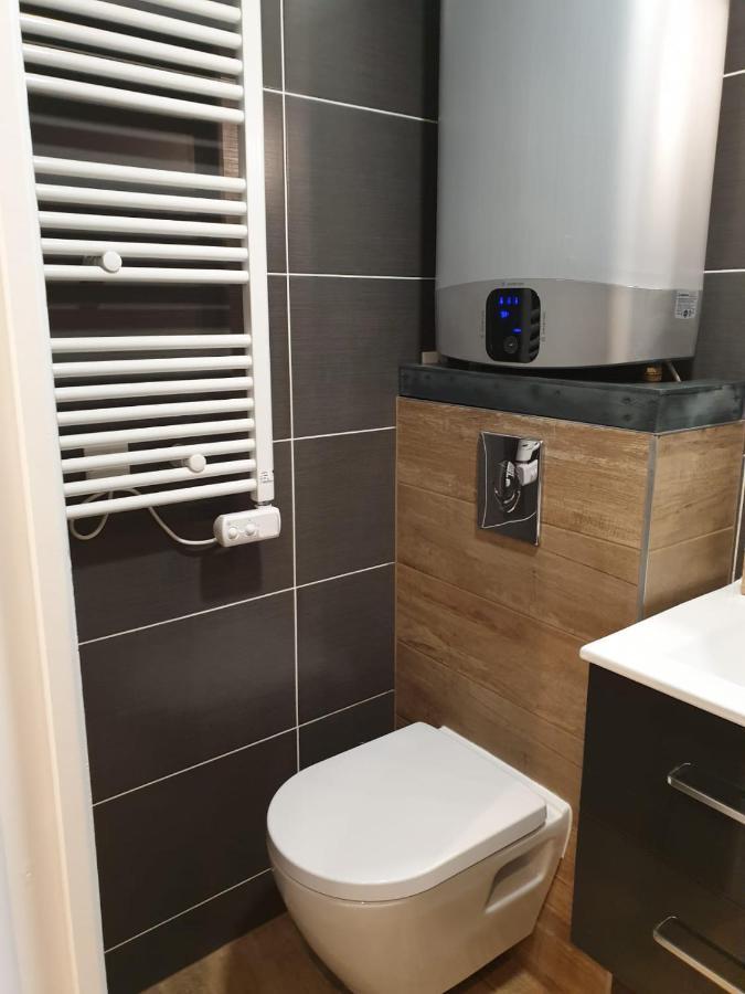 Le 211,Ski Et Randonnee, Lave Linge ,Parking 贝尔内 外观 照片